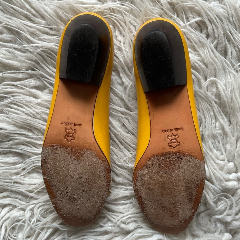 Salvatore Ferragamo Vara Yellow Leather Buckle Accent Low Heel Pumps Size 6B - Picture 6 of 12